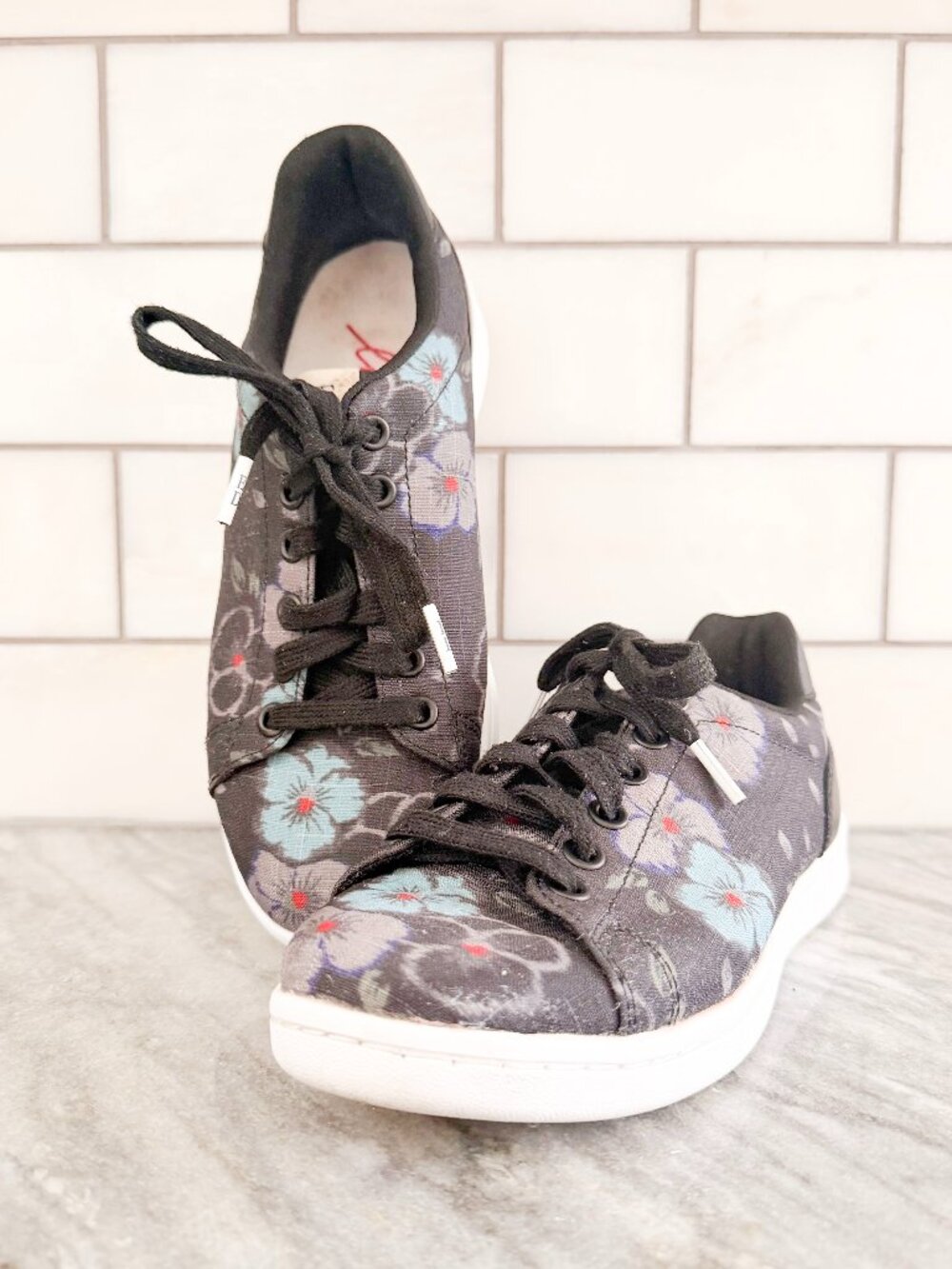 ED Ellen DeGeneres Chapala Floral Low Top Canvas Sneakers